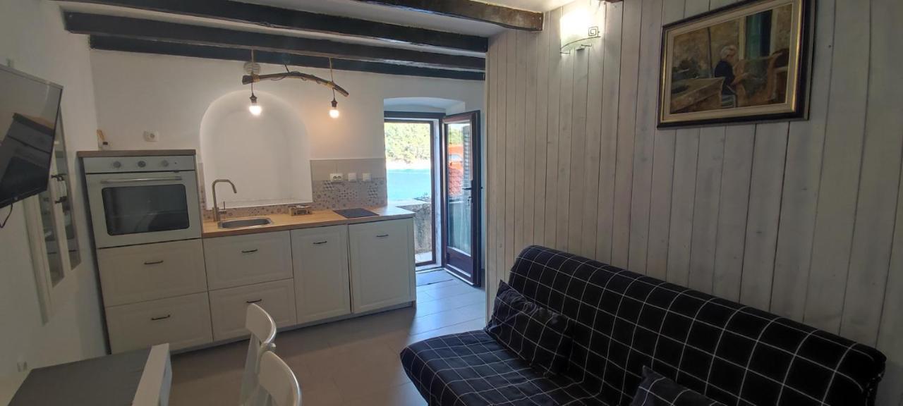 Apartment Desanti Valun Esterno foto