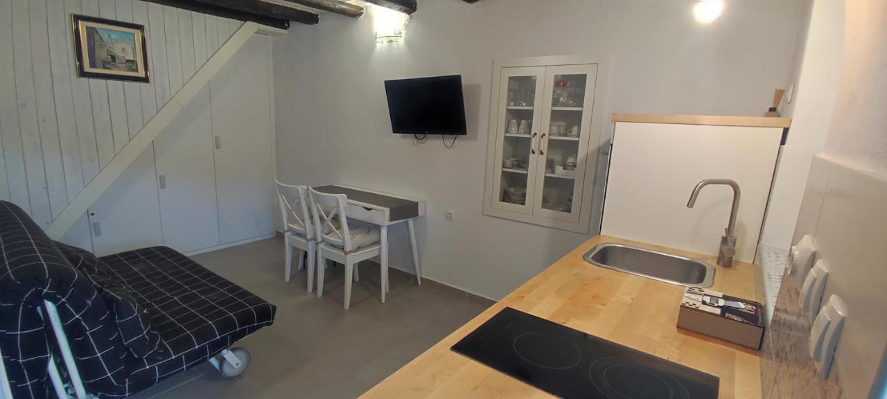 Apartment Desanti Valun Esterno foto